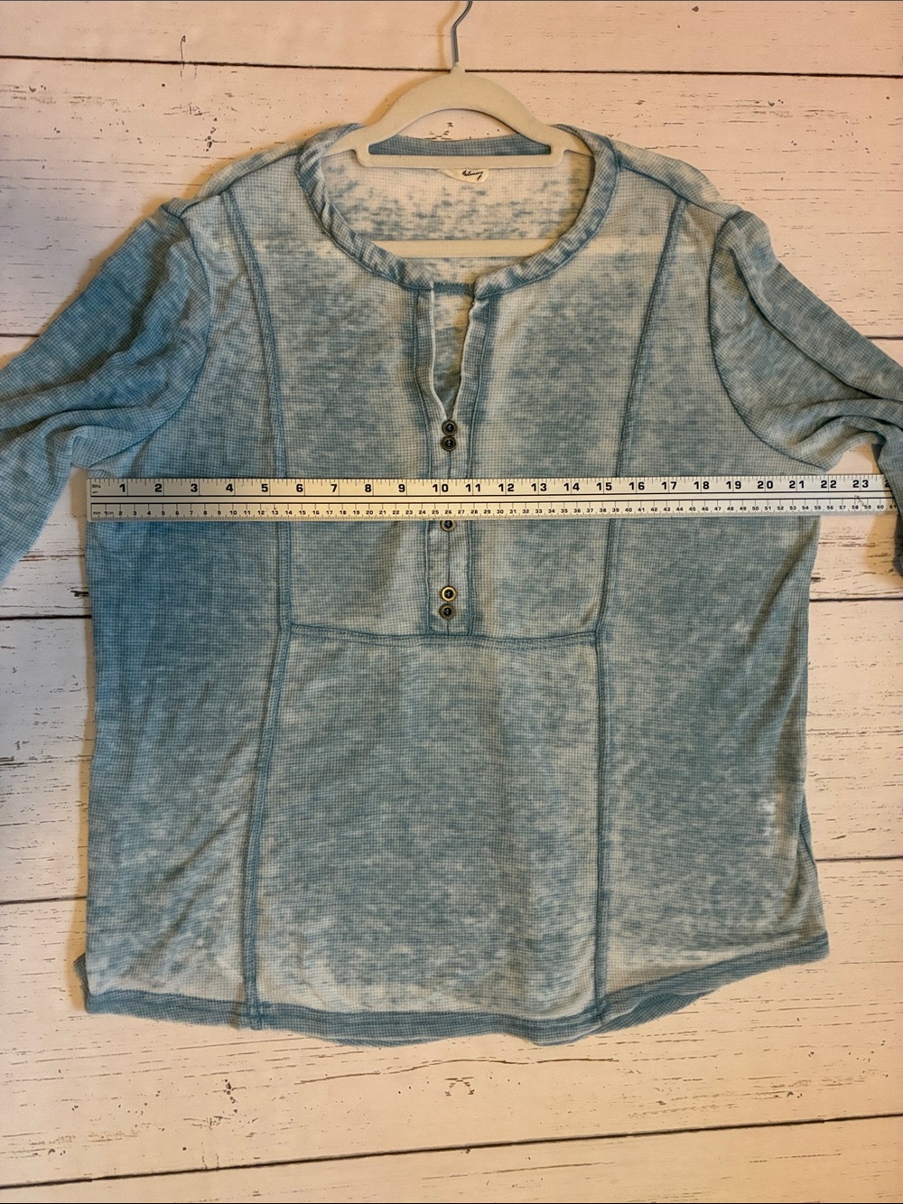 Jane and Delancey Distressed Pale Blue Henley-Style Tunic Top, size XL - Picture 12 of 13